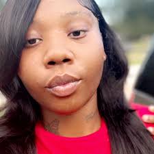 Vikicara Johnson added a temporary profile picture.