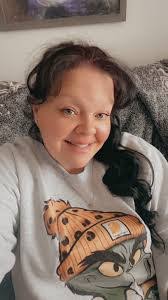 Ali Barron's Instagram, Twitter & Facebook