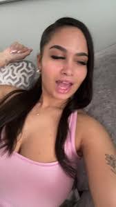 Erin Ballantyne's Instagram, Twitter & Facebook