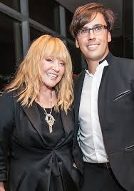 Видео временно доступен с аллой пугачевой, 2011 приезд аллы пугачевой в киев, 2011 Images11 Cosmopolitan Ru Upload Img Cache 9e9 9