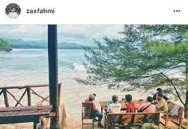 Tebing lampuuk memisahkan pantai momong dan pantai lampuuk yang sudah menjadi destinasi wisata pilihan masyarakat aceh, sehingga pantai momong bisa menjadi surga tersembunyi bagi. Pantai Momong Lampuuk Tempat Tersembunyi Yang Mulai Di Ketahui Steemkr
