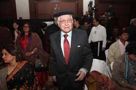 Sorabjee, ulusal ve uluslararası itibara sahip kuruluşlarda çeşitli ofisler düzenledi. Govt Must Clear Justice Joseph S Elevation Says Soli Sorabjee