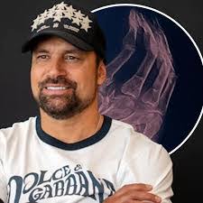 Manu Bennett's Instagram, Twitter & Facebook