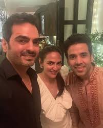 9 Potret Artis Bollywood Esha Deol Rayakan Ulang Tahun Ke-40