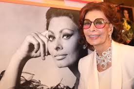 Sophia Loren a Milano: red carpet al suo ristorante (foto)