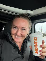 What is the ratio of ingredients for a Dunkin' iced coffee with French  vanilla syrup and creamer?