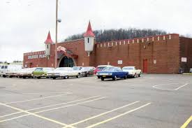 Cung điện thiếu nhi trên đường McKnight, khoảng năm 1977