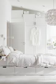 Stilvolles Und Helles Schlafzimmer In Weisstonen Zimmer Bequemes Bett Ikea Schlafzimmer