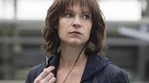 Earphones a-JAYS Four+ of Carrie Mathison (Claire Danes) in Homeland S05E05 