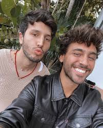 Age, what he did before fame, his family life. Pampita Enfrento A Lizardo Ponce Despues De Que Lo Escracharan A Los Besos En Miami Eltrece