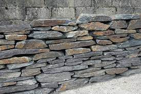 natuursteen tuin schanskorven gebroken stenen ardennen bertrix tuin tuinstenen tuin ideeen