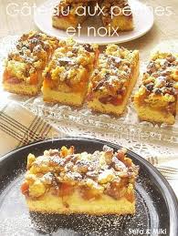 Les Plats Roumaines Gateau Aux Peches Et Noix Gateau Peche Gateaux Et Desserts Cuisine Roumaine