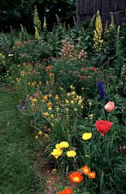 Town Mouse And Country Mouse Design Starts With Styles And Shapes Perennial Garden Design Cottage Garden Cottage Garden Design