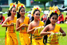 Artikel bertopik tarian di indonesia ini adalah sebuah rintisan. Sambut Raja Salman Bali Siapkan Tari Pendet