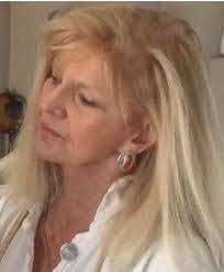 Carolyn Huitt's Instagram, Twitter & Facebook