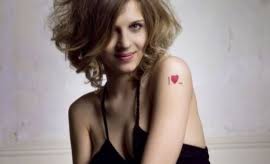 Y'a rien de ce que tu fais qui colle à notre plan tu devais pas cracher mon coeur dans un tournant pratiquer le hit and run sans. L Homme De La Situation Paroles Amandine Bourgeois