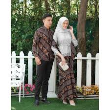Pilihan baju couple tunangan selanjutnya yaitu gamis batik couple. Baju Batik Couple Terbaru 2021 Baju Kondangan Couple Terbaru Batik Couple Tunangan Batik Moderen Keluarga Batik Couple Pasangan Baju Gamis Dress Batik Couple Tunangan Batik Sarimbit Baju Batik Couple Prilly Lazada Indonesia