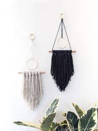 We have a detailed guide on how to make it, what you need, and everything you need to know. Blumenampel Dekoration Incredibly Bohostyle Hochzeit Hanging Macrame Simple Howto Wall Bohohow To Wall Hanging Diy Hanging Wall Decor Yarn Hanging