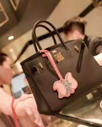 Birkin 30cm Gold Hardware Ck89 Noir Togo Hand Stitching Birkin Ck89 Nior Is The King Of The Night Looking At Her I Do Not Hermes Birkin Top Handle Bag Birkin