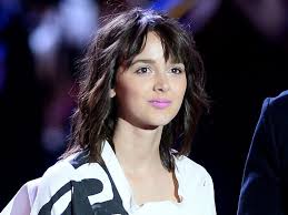 W zmysłowej rozmowie monika brodka opowie o swojej pasji do gotowania, o karierze w polsce i za granicą, o śmierci i o tym. Monika Brodka Jest Lysa Jak Wam Sie Podoba Jej Nowa Fryzura Newsy Polki Pl