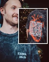 Still looking for a Christmas gift? 👀 Our Christmas merch makes the  perfect gift for a friend, your kids, your husband, your wife… or yourself.  Grab yours before it's gone tomorrow!