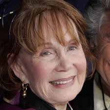 Her magnetic appeal- an irresistible force