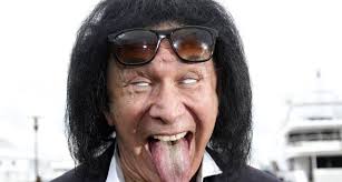 Gene presents 2 new versions of gene simmons punisher and axe basses. Gene Simmons Uber Autofahrt Mit Eddie Van Halen Ich Hatte Todesangst