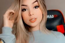 Mc melody, mc henny e bella angel lançam no próximo sábado, 02 de maio, o lançamento do clipe da música no batidão, no maior instagram post by mc henny❤ • may 5, 2020 at 10:47am utc. Irma De Mc Melody Rouba A Cena Em Video Inesperado Com A Cantora Rd1
