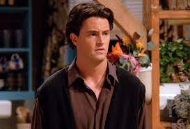 Friends dizisindeki soyadı bing olan ve yeni bolumlerde monica ile evlendigi/evlenecegi soylenen karakter. Video Friends Chandler Storyline Rejected Matthew Perry Interview Tvline
