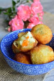 Hello Les Gourmands Une Petite Mise En Bouche Toute Simple A Realiser Des Boulettes De Surimi Panees Ing Idee Recette Ramadan Recette Ramadan Idee Recette