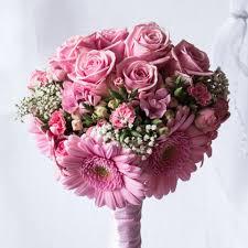 Takich problemów nigdy nie miała z roślinami ze sklepu gerbera. Royale Hochzeitsfloristik Blumenbedeutung Blumensprache Blumensymbolik