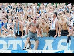 Anhänger des fc hansa rostock haben beim pokalspiel gegen den vfb stuttgart am montag abend mit einem transparent für wirbel gesorgt. Fangesang Wenn Wir In Der Gastekurve Stehen Hansa Rostock Suptras Rostock Youtube