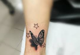 Los tatuajes son una decisión permanente que debe ser tomada con mucha seriedad y responsabilidad, se trata más que una moda, es el simbolismo que tiene muchos significados, ahora si deseas hacerte un tatuaje de mariposas, es indispensable que sepas que se trata de algo más que un dibujo. Tatuajes De Mariposas Y Estrellas Tatuantes