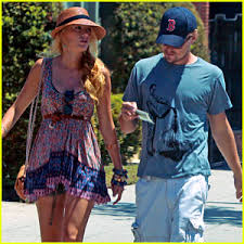 Correva il 2011 quando blake lively e leonardo dicaprio ebbero un flirt, durato qualche mese. Leonardo Dicaprio Blake Lively Grocery Shopping Blake Lively Leonardo Dicaprio Just Jared