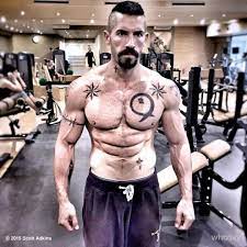 more shots of scott adkins staying in shape as he marcial modelo de corpo artes marciais