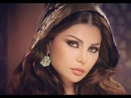 هيفاء وهبي بشكل بسيط في غرفة نوم متواضعة Youtube