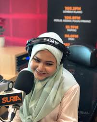 Jangan cakap cik piah tak payung! Suria Fm Jom Dengarkan Cik Piah Sekarang Di Gaya Suria Facebook