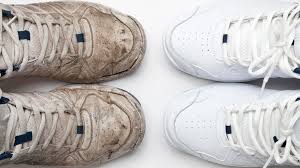 Danach wird das oberleder mit einer paste aus wachs und etwas terpentin aufgetragen, die man rund eine stunde einwirken lässt. Weisse Sneaker Reinigen Mit Diesen 5 Tipps Bleiben Turnschuhe Sauber