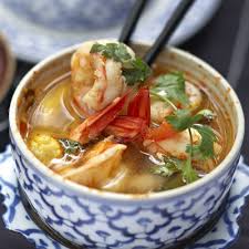 Decouvrez La Recette Soupe De Crevettes A La Citronnelle Sur Cuisineactuelle Fr Recette Asiatique Soupe Crevette Cuisine Asiatique