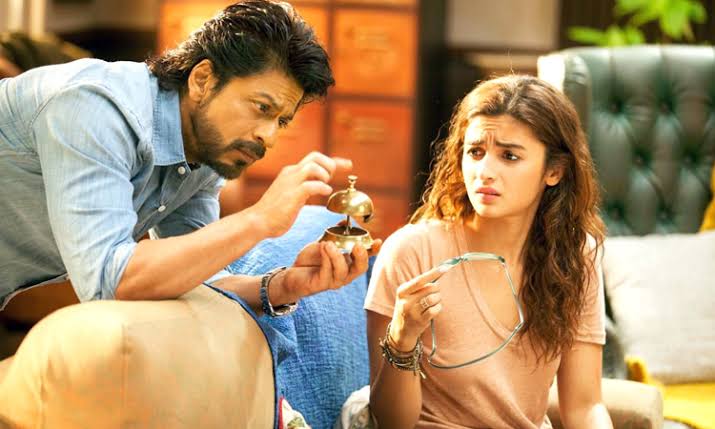 Dear Zindagi Movie Review: Red Chillies Entertainment, Dharma Productions  and Hope Productions' Dear Zindagi is a story about a girl who is suffering  from depression and her fight to overcome the same.