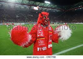 Die uerdinger in der einzelkritik 3. Die Red Devil Maskottchen Des Fussball Bundesligisten 1 Fc Kaiserslautern Kaiserslautern Rheinland Pfalz Stockfotografie Alamy