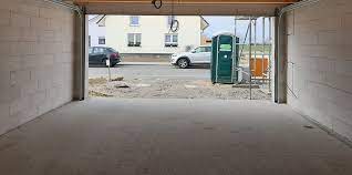 Regenwasser ist wegen der überdachung nicht zu. Die Bodenplatte Der Garage Ist Verregnet Was Tun Estrich Oder Abschleifen Wir Zuhause