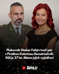 Super.cz - Někdejší šéf Vojenské policie Otakar Foltýn, který aktuálně působí ve Vojenské kanceláři prezidenta republiky, randí s Pirátkou. Podle informací Super.cz tvoří pár s poslankyní Katerinou Demetrashvili. 👀 „O vojenských otázkách