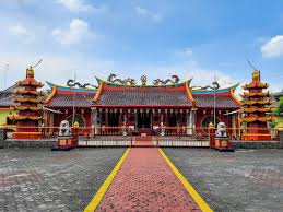 Klenteng Hok Lay Kiong