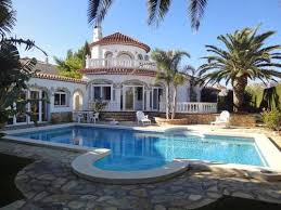 Maria Cristina Mont Roig Del Camp Set In Miami Platja This Villa Features A Garden With A Seasonal Outdoor Pool And A Barbecue Holiday Home Camping Set Miami
