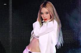 왕녀인 바이올렛은 왕실의 막대한 빚을 갚아준 윈터 블루밍과 결혼한다. ì˜¤ëŠ˜ìž ë§ˆë§ˆë¬´ëŒ€ í˜¼ìž ë‚˜ì˜¨ ì—ìŠ¤íŒŒ ìœˆí„° ìŠ¤í€˜ì–´ ì¹´í…Œê³ ë¦¬