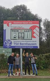 In unseren outlet stores profitierst du von der kompetenten beratung unserer verkäuferinnen und deren. Anzeigetafel Auf Kunstrasen Rsh Montiert
