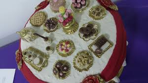 عمل إحدى المتدربات رحاب يوسف في المستوى الثالث من دورات تزيين الكيك من ويلتون وا Cake Decorating Courses Wilton Cake Decorating Wilton Cake Decorating Course