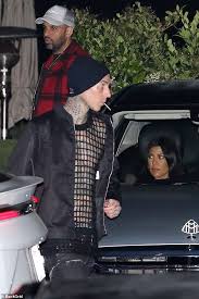 May 28, 2021 · kourtney kardashian and her boyfriend travis barker surely aren't shy about flaunting public displays of affection!. Kourtney Kardashian And Beau Travis Barker Enjoy A Romantic Dinner At Nobu In Malibu Aktuelle Boulevard Nachrichten Und Fotogalerien Zu Stars Sternchen