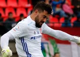 Peter paul paulie walnuts gualtieri played by tony sirico , is a caporegime (captain) and later underboss in the dimeo crime family. Matias Dituro Todas Las Noticias As Chile